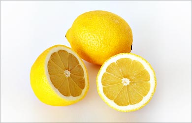 Natural Tip to clear Blackheads: Lemon