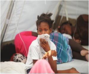 US Experts Caution Cholera-hit Haitians to Drink Clean Water