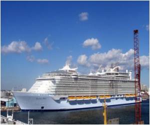  Hong Kong Launches New Luxury Cruise Terminal