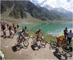 In Rare Boom Tourists Flock to Pakistan Kashmir Valley