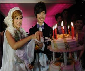 Thousands Marry in Mass Wedding In South Korea