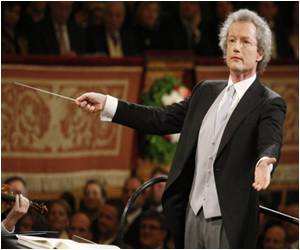  New York Met To Show Case 10 Operas in 1,900 Movie Theaters