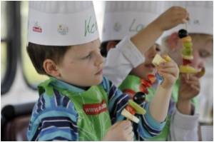  Diet Filled With Fruits, Veggies Cuts Cancer Risk in Kids