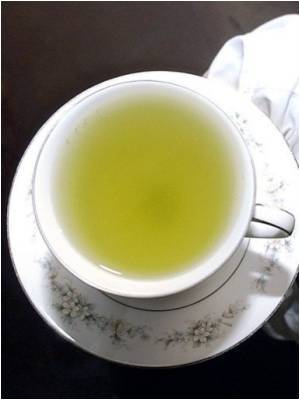  Drinking Green Tea may Help Prevent Obesity