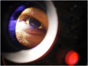  Infrared Light Stops Eye Damage