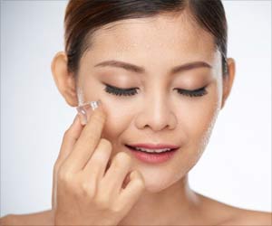 Amazing Ways to Use Ice Cubes for Clear and Glowing Skin