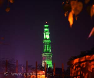 Qutab Minar Turns Green to Raise Awareness for Organ Donation