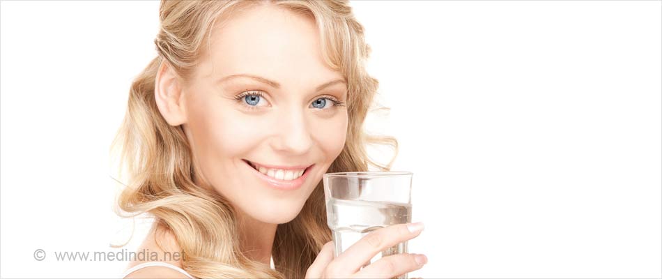 https://www.medindia.net/images/common/slideshow/950_400/top-ten-health-benefits-of-drinking-hot-water.jpg